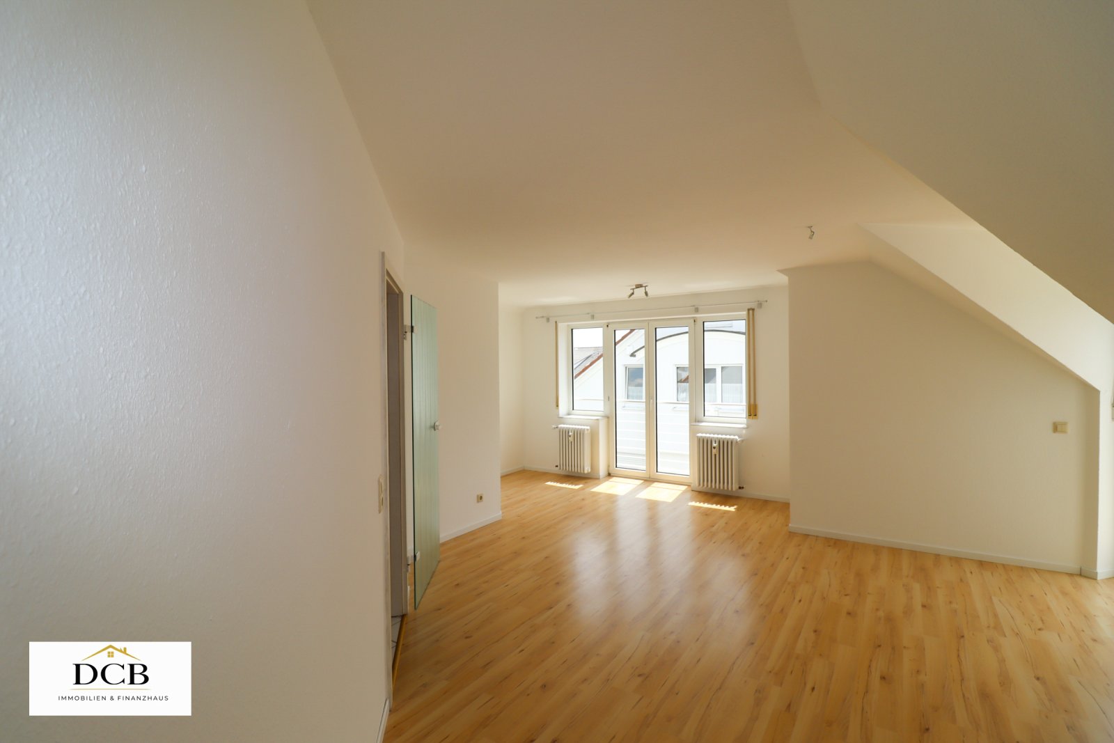 Charmante Dachgeschosswohnung mit Balkon. Wohnen in ruhiger Ortsrandlage von Trossingen