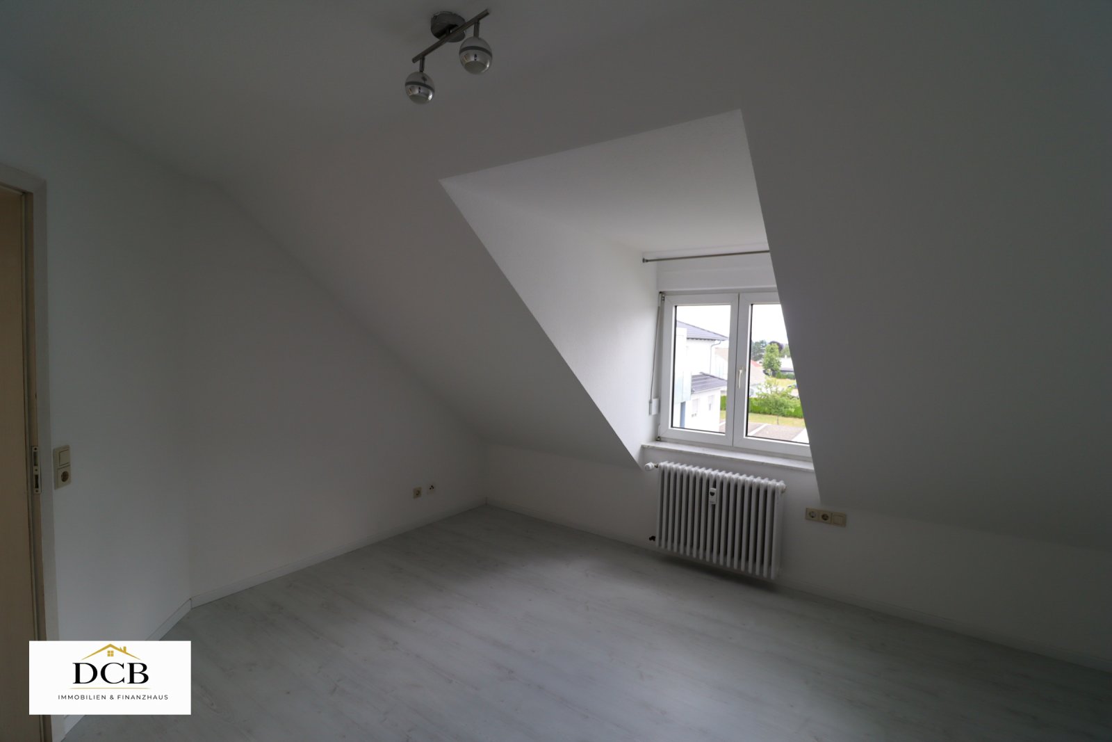 Charmante Dachgeschosswohnung mit Balkon. Wohnen in ruhiger Ortsrandlage von Trossingen