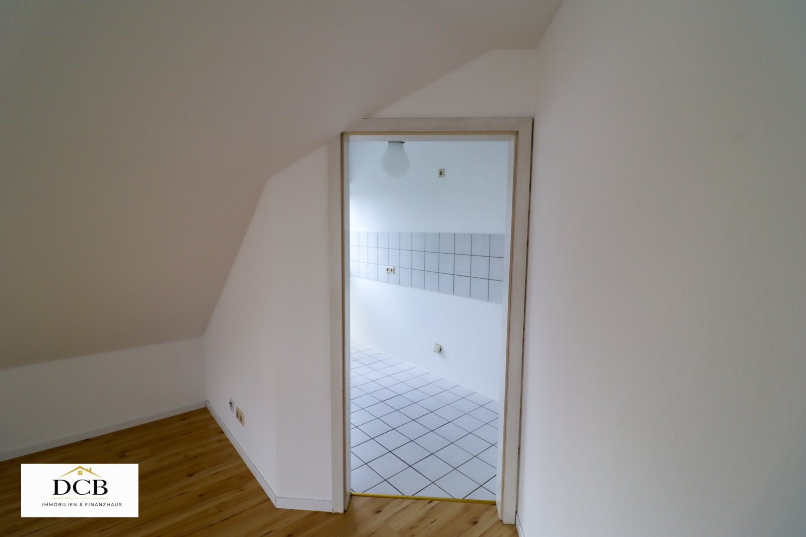 Charmante Dachgeschosswohnung mit Balkon. Wohnen in ruhiger Ortsrandlage von Trossingen