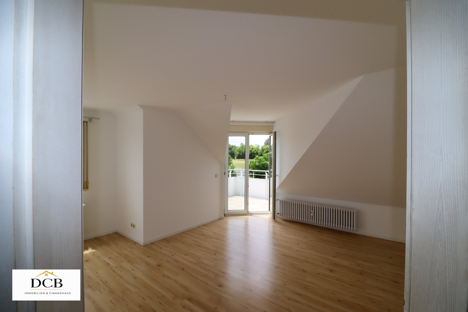 Charmante Dachgeschosswohnung mit Balkon. Wohnen in ruhiger Ortsrandlage von Trossingen