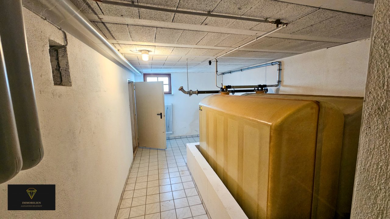 Kellerraum mit Heizöltanks Kellerraum mit Heizöltanks