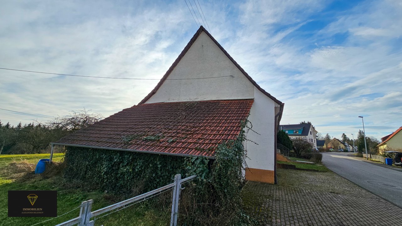Schuppenanbau an der Scheune Schuppenanbau an der Scheune